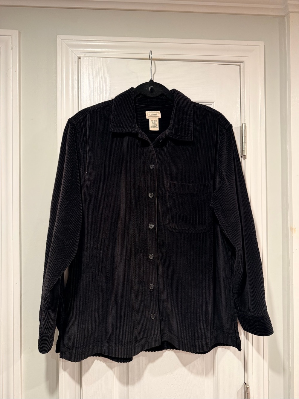 L.L.Bean Size M Petite Black Corduroy Cotton Button Front Shirt Jacket Shacket